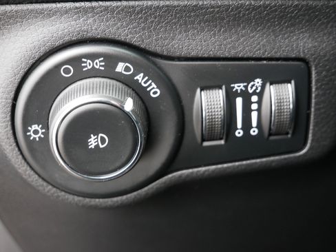 Used 2018 Jeep Compass Latitude w/ Cold Weather Group image 21