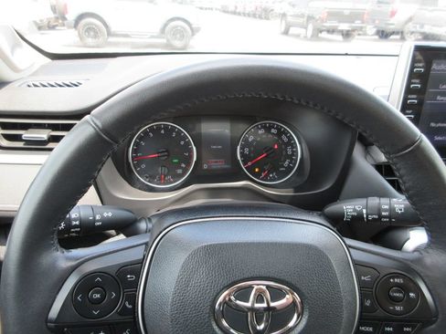 Used 2022 Toyota RAV4 XLE Premium AWD/4WD image 26