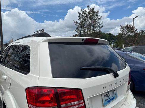 Used 2018 Dodge Journey SE w/ Connectivity Group FWD image 7