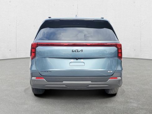 Used 2025 Kia Carnival SX w/ SX Dark Edition Package image 5