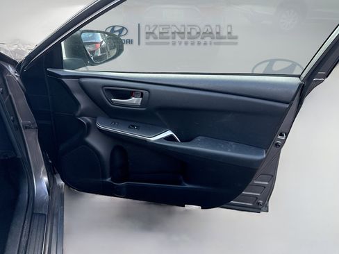 Used 2017 Toyota Camry SE image 30
