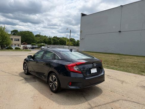 Used 2017 Honda Civic EX-T image 5
