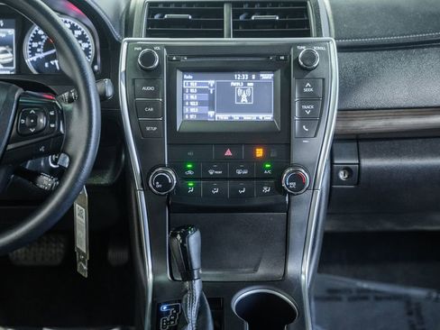Used 2017 Toyota Camry LE FWD image 18