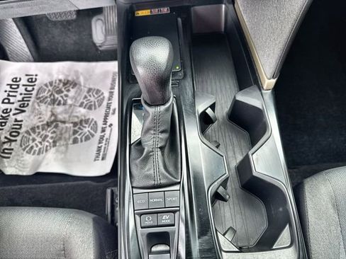 Used 2025 Toyota Camry LE image 28