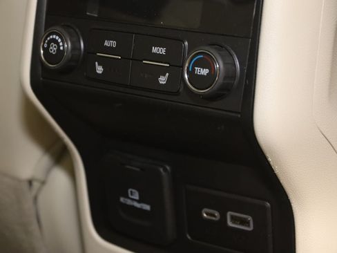 Used 2023 GMC Acadia Denali w/ Denali Ultimate Package AWD/4WD image 16