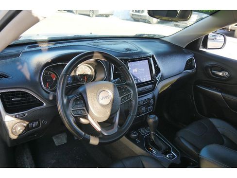 Used 2021 Jeep Cherokee Limited image 12