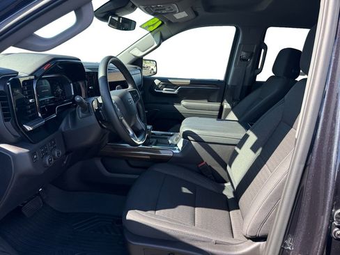 Used 2024 Chevrolet Silverado 1500 LT Trail Boss w/ Convenience Package II image 10