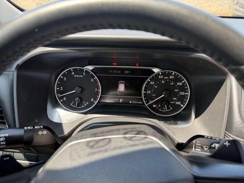 Used 2025 Nissan Rogue SV FWD image 42