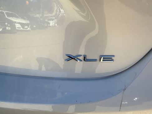 Used 2013 Toyota Avalon XLE Premium FWD image 14