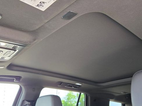 Used 2021 Chevrolet Tahoe Z71 w/ Z71 Signature Package AWD/4WD image 13