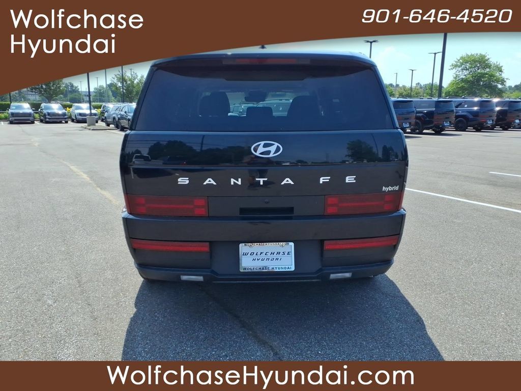 Used 2026 Hyundai Santa Fe SE FWD image 4
