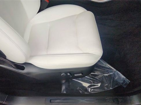 Used 2022 Tesla Model X Base image 21