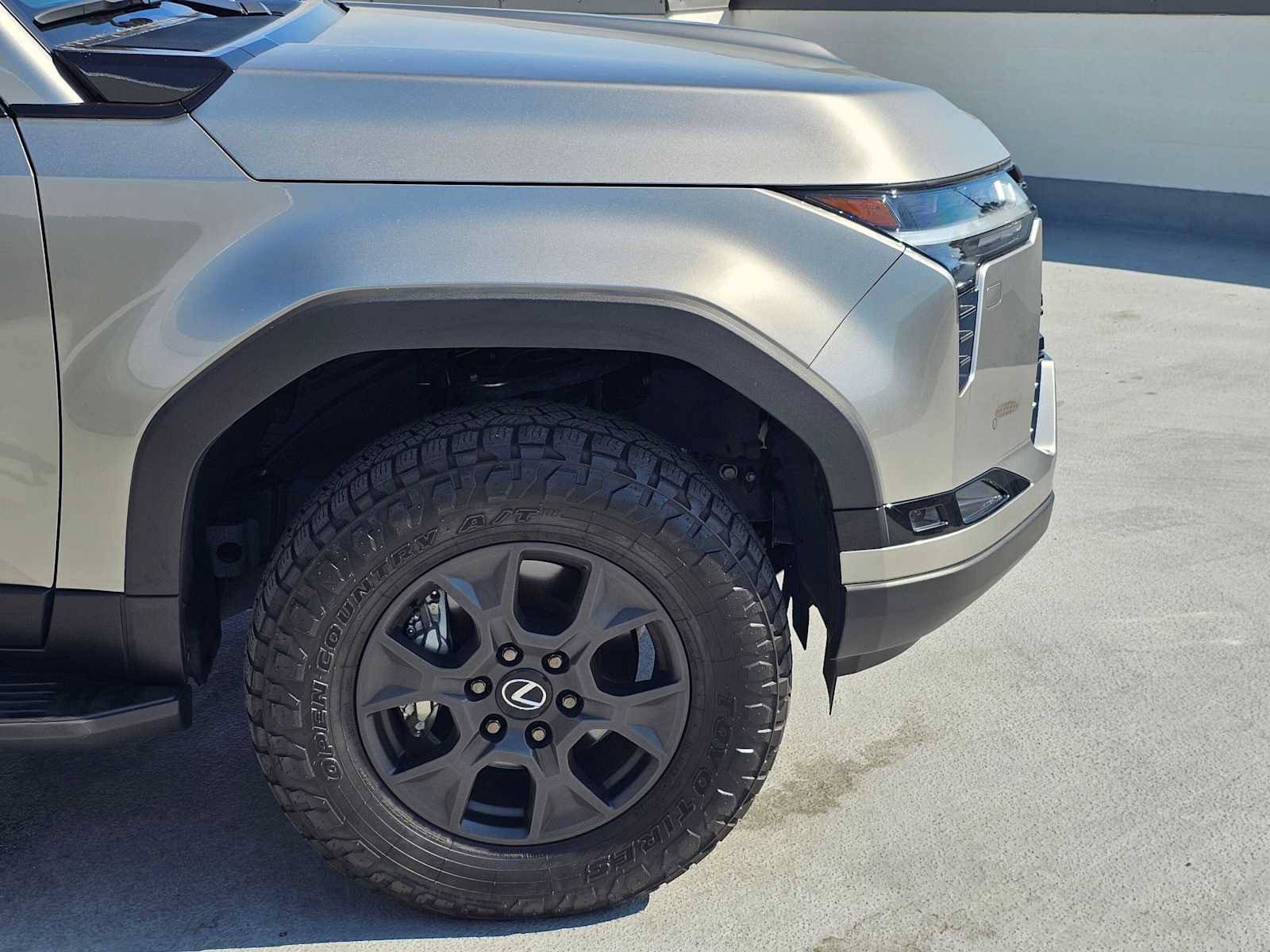 Used 2025 Lexus GX 550 AWD/4WD image 9