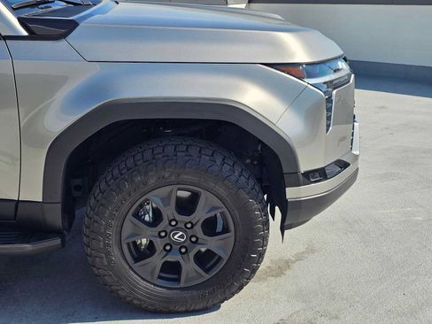 Used 2025 Lexus GX 550 AWD/4WD image 9