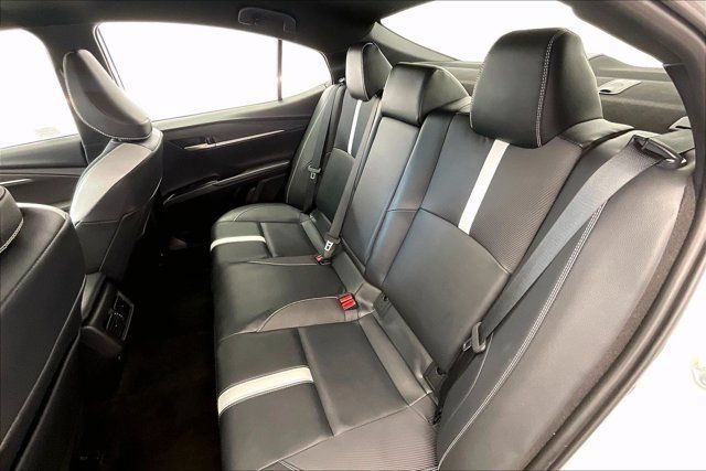 Used 2025 Toyota Camry SE FWD image 20