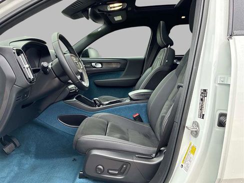 Used 2023 Volvo XC40 Recharge Ultimate image 22
