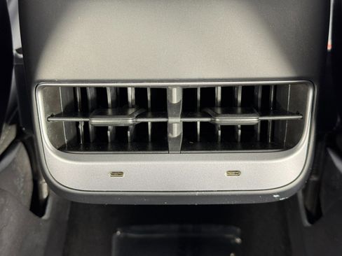 Used 2020 Tesla Model Y Long Range image 34