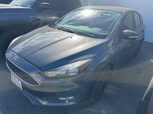 Used 2016 Ford Focus SE w/ Equipment Group 201A image 2