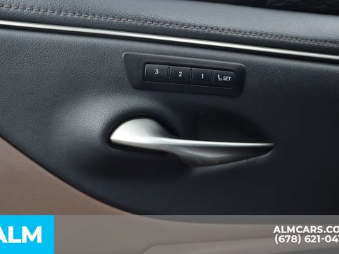 Used 2022 Lexus ES 300h w/ Premium Package image 18