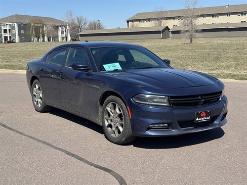 Used 2016 Dodge Charger SXT image 3
