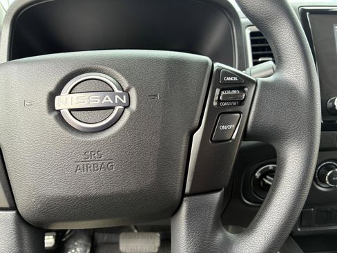 Used 2024 Nissan Frontier SV AWD/4WD image 23