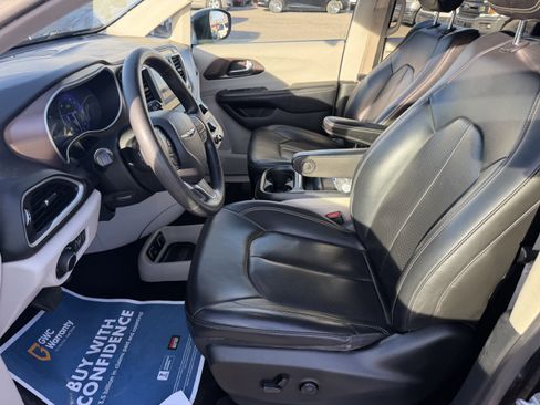 Used 2020 Chrysler Voyager Lxi image 9