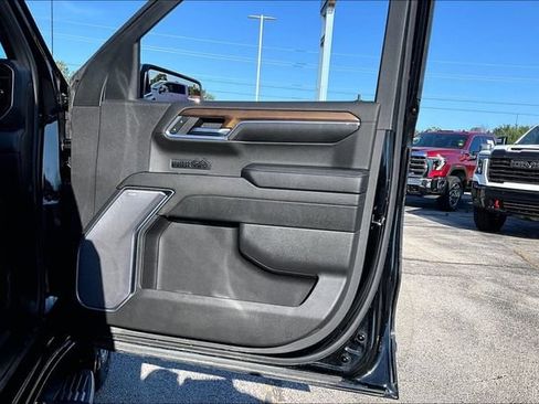 Used 2024 Chevrolet Silverado 1500 High Country w/ Z71 Off-Road Package AWD/4WD image 28