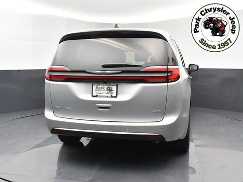 New 2026 Chrysler Pacifica Select AWD/4WD image 5