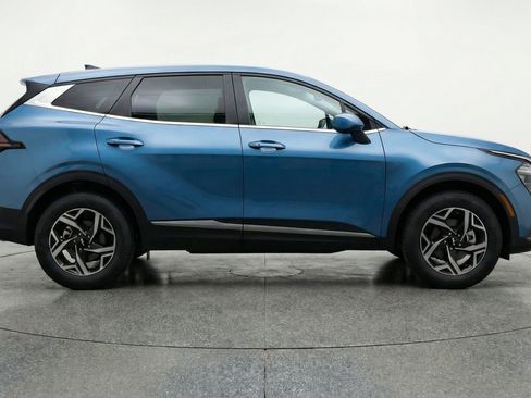 Used 2025 Kia Sportage LX FWD image 11