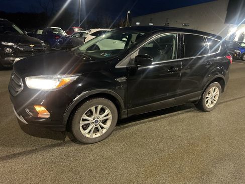 Used 2017 Ford Escape SE image 3