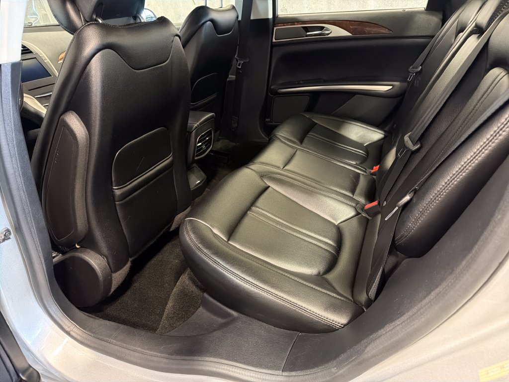 Used 2016 Lincoln MKZ FWD image 16