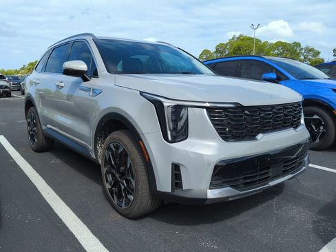 Certified 2025 Kia Sorento EX image 2