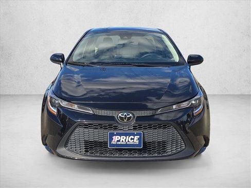 Used 2020 Toyota Corolla LE image 2