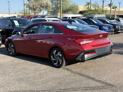 Used 2025 Hyundai Elantra SEL FWD image 4