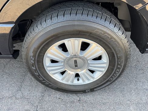 Used 2014 Lincoln Navigator 2WD image 16