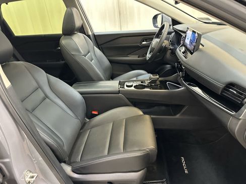 Certified 2025 Nissan Rogue SL w/ Tech Package AWD/4WD image 14