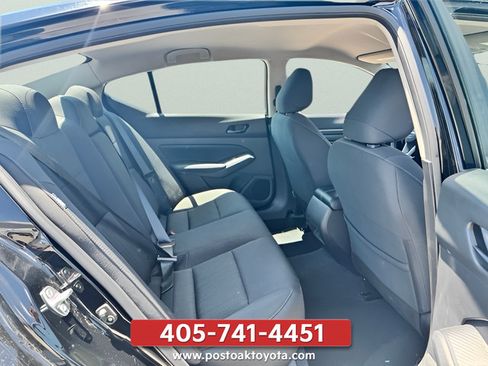 Used 2025 Nissan Altima 2.5 SV FWD image 13