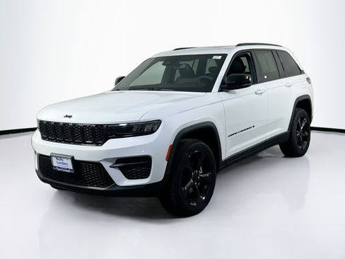 Used 2023 Jeep Grand Cherokee Altitude AWD/4WD image 1