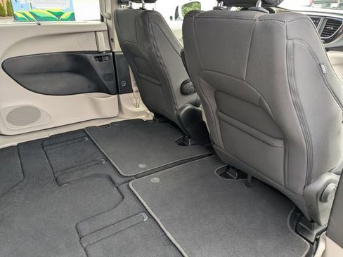 Used 2019 Chrysler Pacifica Touring Plus w/ Cold Weather Group image 6