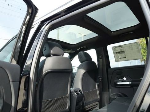 Used 2024 Mercedes-Benz GLB 250 image 24