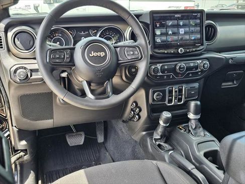 Certified 2023 Jeep Gladiator Sport AWD/4WD image 32