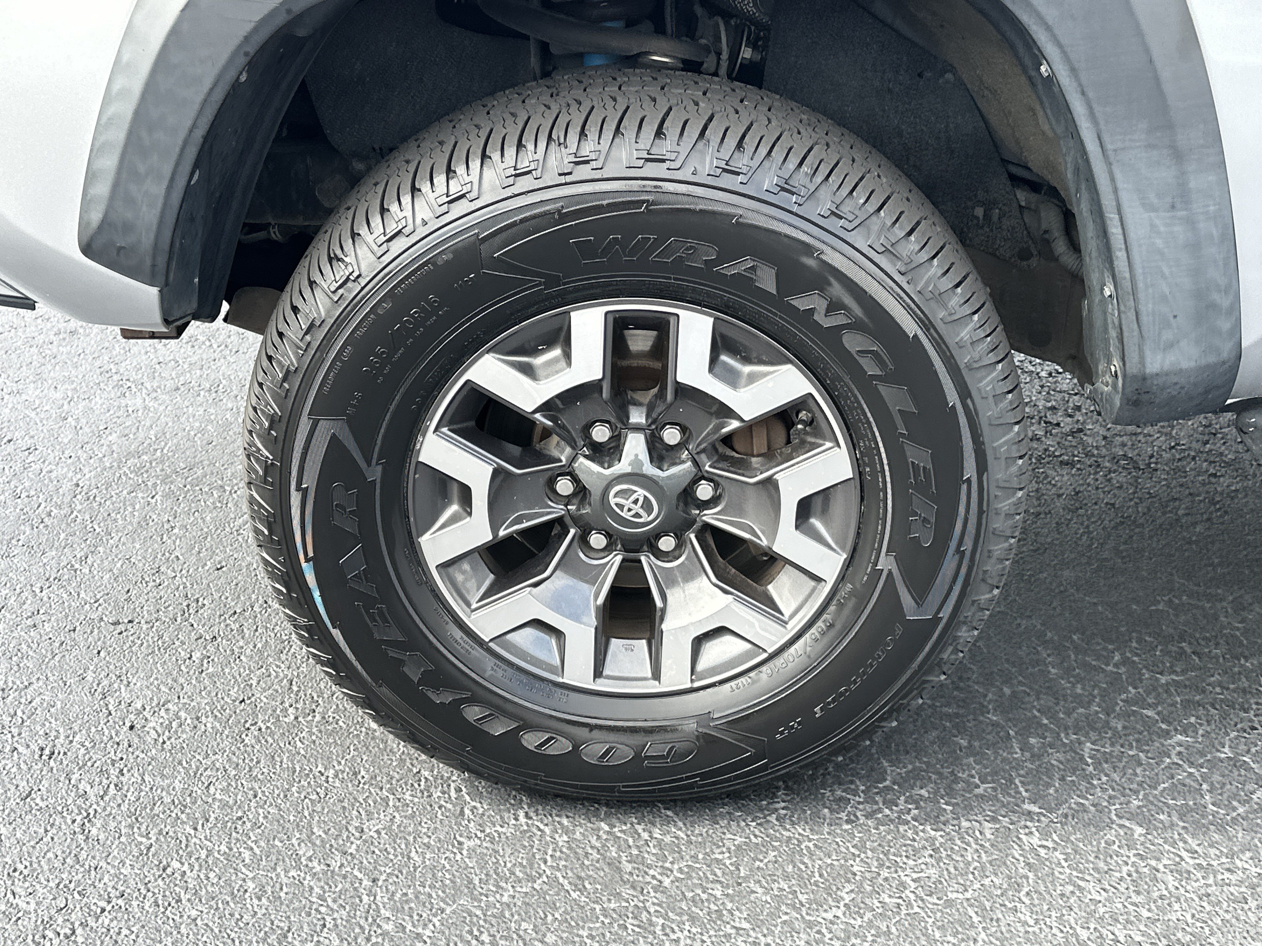 Used 2019 Toyota Tacoma TRD Off-Road AWD/4WD image 12