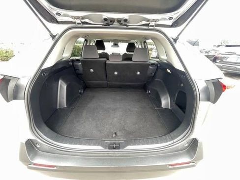 Used 2019 Toyota RAV4 XLE FWD image 14