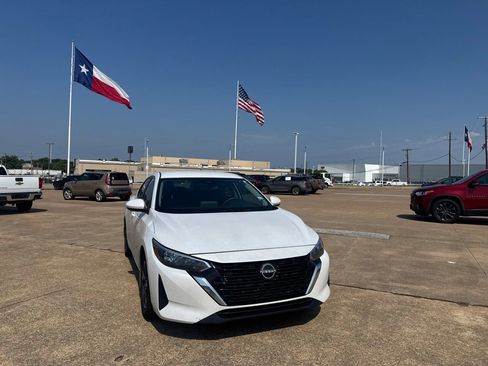 Certified 2024 Nissan Sentra SV FWD image 3