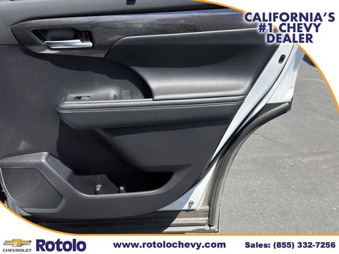 Used 2025 Toyota Highlander Platinum AWD/4WD image 11