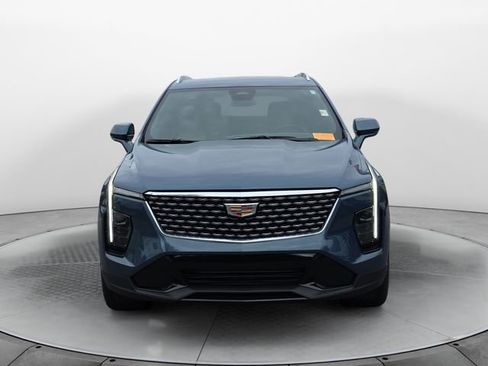 Used 2025 Cadillac XT4 Premium Luxury w/ Cold Weather Package FWD image 8