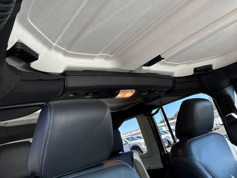 Used 2017 Jeep Wrangler Unlimited Sahara image 24