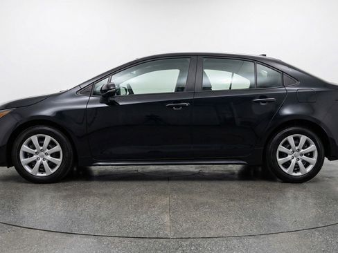 Used 2025 Toyota Corolla LE image 5