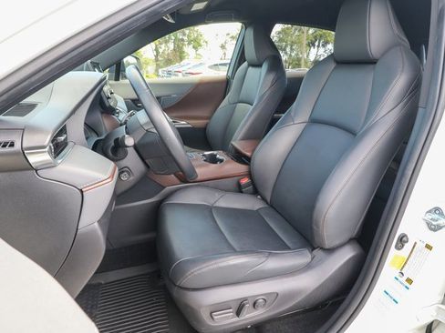 Used 2022 Toyota Venza image 15