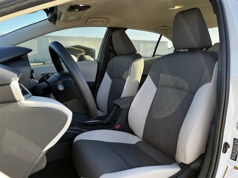 Used 2025 Toyota Corolla LE image 22